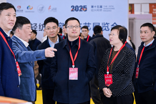 购齐柯桥窗帘展首日开启时尚新风！龙8国际龙8网站花式上新、一站式(图2)
