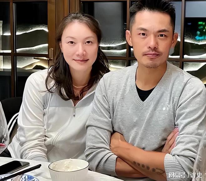 ”身败名裂选择原谅他的谢杏芳现怎样了龙8头号玩家2016年林丹“忘拉窗帘(图14)